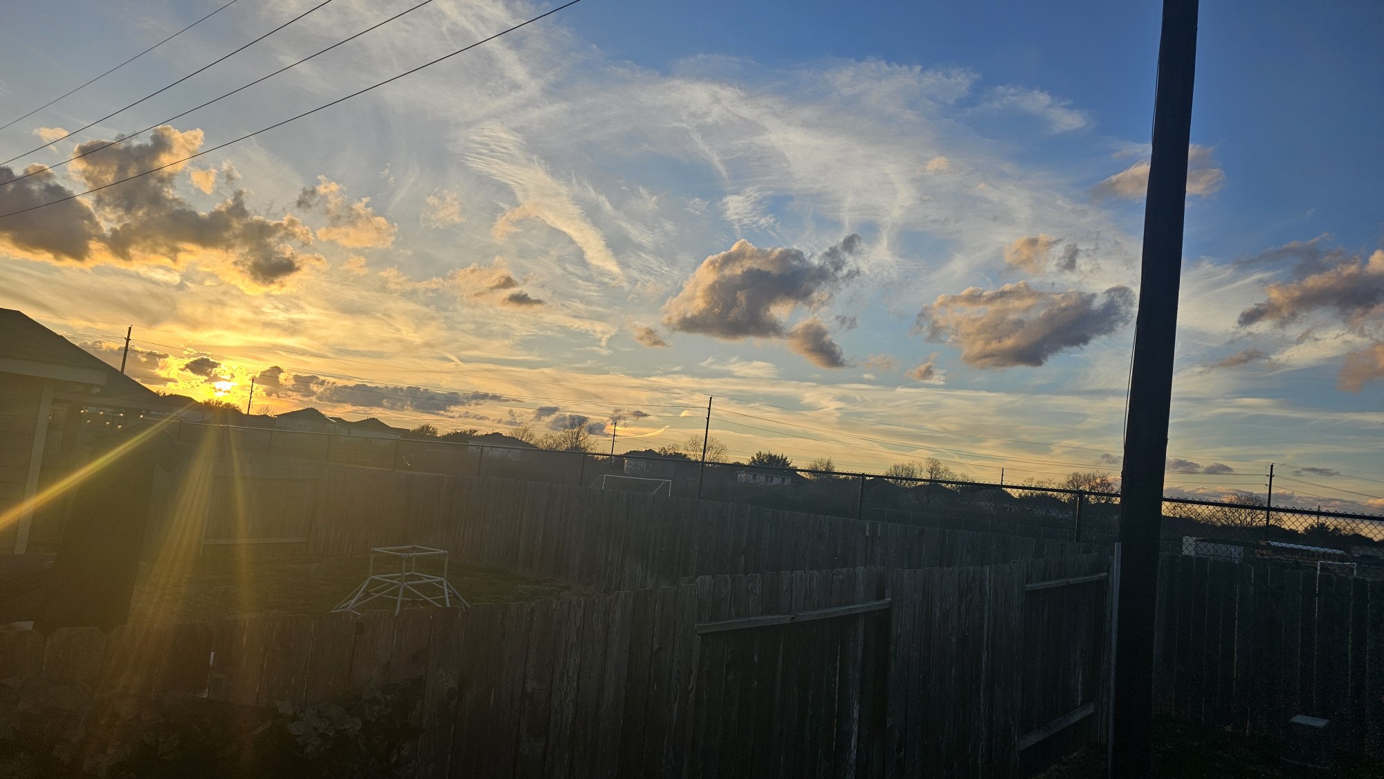 The sky over the yard, 1 February 2024, 17:45:33, the photograph taken at the Lord's command